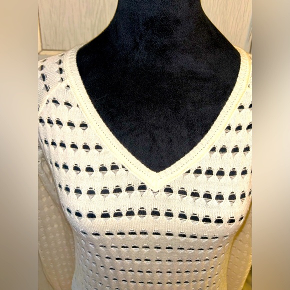 🎀🎀🎀 D’Luna Cream Open Knit Sweater 🎀🎀🎀 - Picture 4 of 8